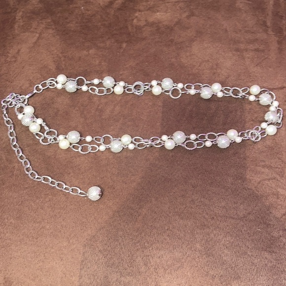 Accessories - Silver and pearl chain belt